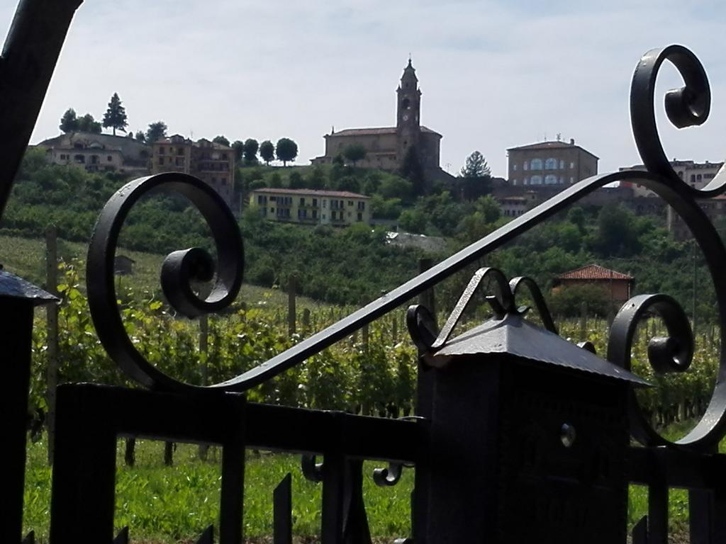 Pensjonat Casa Badinot Diano dʼAlba Zewnętrze zdjęcie
